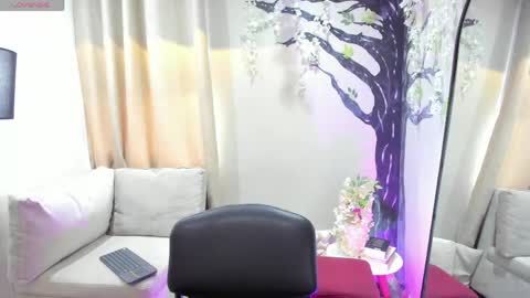 Snapshot of alaiasmile_ chatting on May 30, 4:37 pm online show from May 30, 4:37 pm