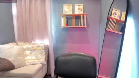 Snapshot of alaiasmile_ chatting on June 12, 7:35 pm online show from June 12, 7:35 pm