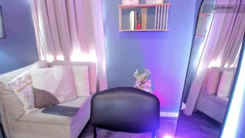 Snapshot of alaiasmile_ chatting on June 19, 7:17 pm online show from June 19, 7:17 pm