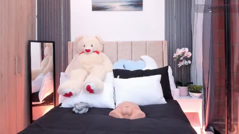Snapshot of alaiasmile_ chatting on July 25, 4:37 pm online show from July 25, 4:37 pm