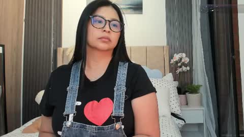 Snapshot of alaiasmile_ chatting on August 1, 4:50 pm online show from August 1, 4:50 pm