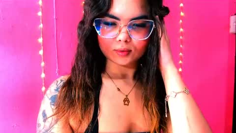 Snapshot of alaiia_rosse chatting on March 29, 10:43 pm Alaiia online show from March 29, 10:43 pm