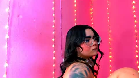 Snapshot of alaiia_rosse chatting on April 12, 12:15 am Alaiia online show from April 12, 12:15 am