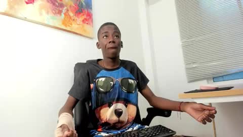 Snapshot of alan_blacke chatting on November 19, 1:22 pm alan_blacke online show from November 19, 1:22 pm