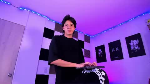 Alan Boy online show from June 19, 1:32 am