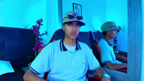 alan_colthon online show from May 12, 3:36 am