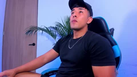 Snapshot of alan_greek_1 chatting on December 15, 2:49 am Alan greek online show from December 15, 2:49 am