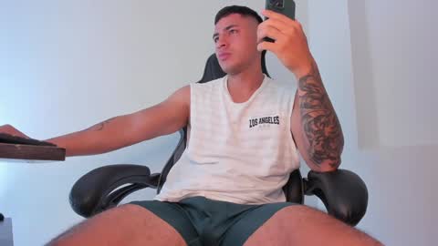 Snapshot of alan_muscle chatting on February 7, 7:06 pm Alan online show from February 7, 7:06 pm