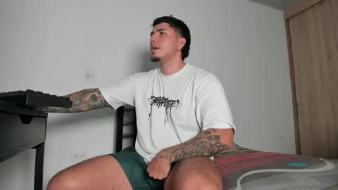 Snapshot of alan_muscle chatting on April 23, 6:14 am Alan online show from April 23, 6:14 am