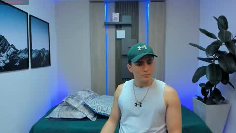 Snapshot of alan_nd_kevin chatting on November 7, 7:14 pm Alan Kevin can we reach 100 thumbs up please guys online show from November 7, 7:14 pm