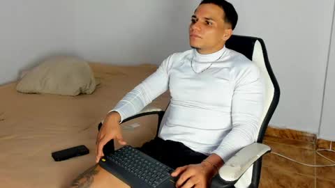 alan_vitori online show from May 3, 12:38 am