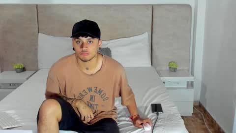 Snapshot of alana__get chatting on December 2, 12:41 am online show from December 2, 12:41 am