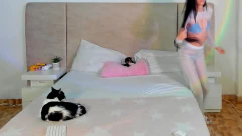 Snapshot of alana__get chatting on October 17, 7:38 pm online show from October 17, 7:38 pm