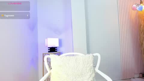 Snapshot of alana__rossetti chatting on May 8, 3:12 am Alana online show from May 8, 3:12 am