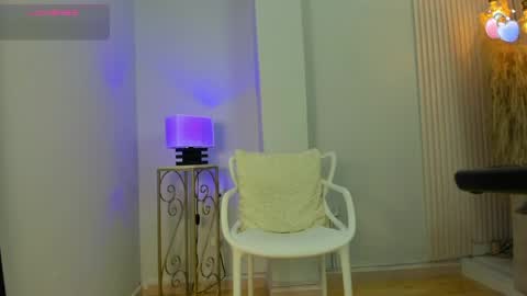 Snapshot of alana__rossetti chatting on May 10, 3:12 am Alana online show from May 10, 3:12 am