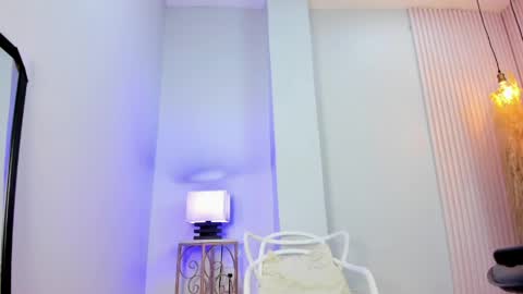 Snapshot of alana__rossetti chatting on May 20, 3:13 am Alana online show from May 20, 3:13 am