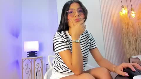 Snapshot of alana__rossetti chatting on May 24, 3:11 am Alana online show from May 24, 3:11 am