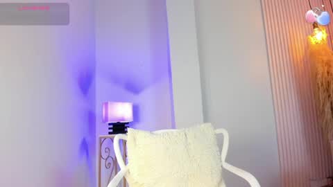 Snapshot of alana__rossetti chatting on June 4, 12:11 pm Alana online show from June 4, 12:11 pm