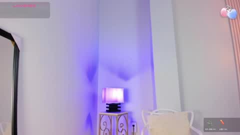 Snapshot of alana__rossetti chatting on June 6, 11:26 am Alana online show from June 6, 11:26 am