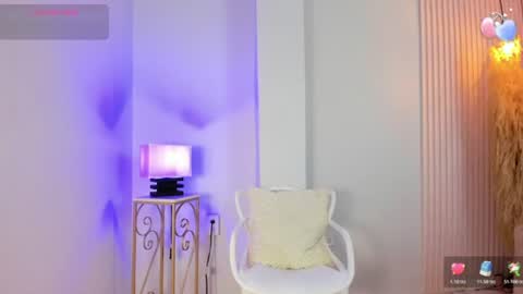 Snapshot of alana__rossetti chatting on June 9, 11:22 am Alana online show from June 9, 11:22 am