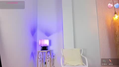 Snapshot of alana__rossetti chatting on June 22, 11:51 am Alana online show from June 22, 11:51 am
