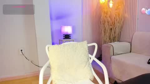 Snapshot of alana__rossetti chatting on July 7, 12:09 pm Alana online show from July 7, 12:09 pm