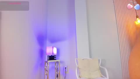 Snapshot of alana__rossetti chatting on August 2, 3:05 am Alana online show from August 2, 3:05 am