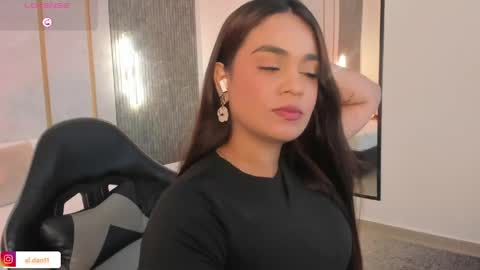 M E L I online show from May 26, 7:32 pm