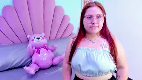 Snapshot of alana_glasses chatting on September 12, 12:16 pm Alana online show from September 12, 12:16 pm