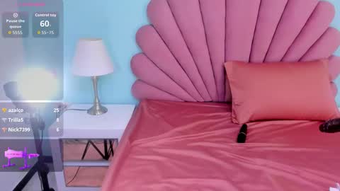 Snapshot of alana_glasses chatting on October 11, 4:05 pm Alana online show from October 11, 4:05 pm