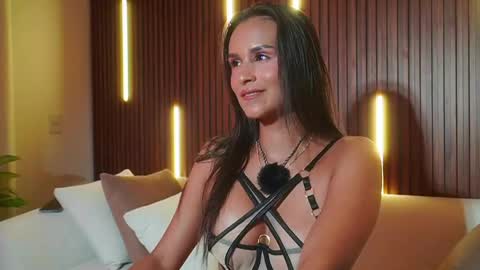 Snapshot of alana_haze chatting on June 1, 4:47 am Alana online show from June 1, 4:47 am