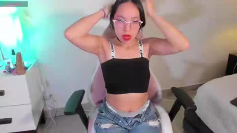 Snapshot of alana_jansen chatting on December 3, 3:41 am Alana online show from December 3, 3:41 am