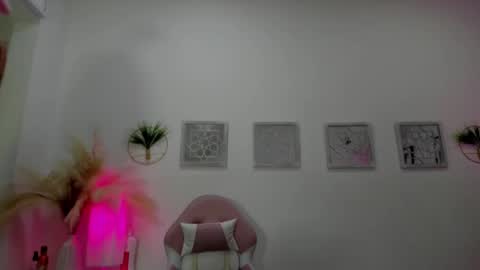 Snapshot of alana_jansen chatting on December 14, 4:12 am Alana online show from December 14, 4:12 am