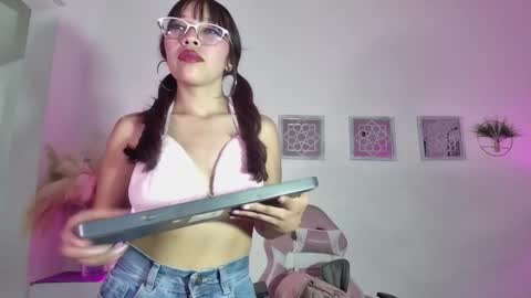 Snapshot of alana_jansen chatting on January 22, 4:02 am Alana online show from January 22, 4:02 am