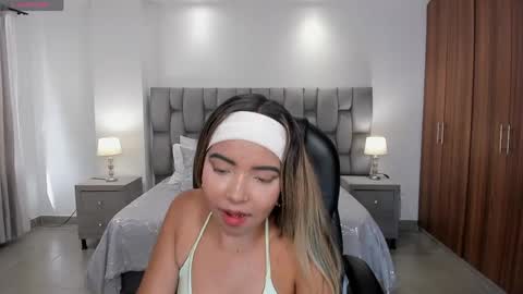 alana  online show from April 18, 8:09 pm
