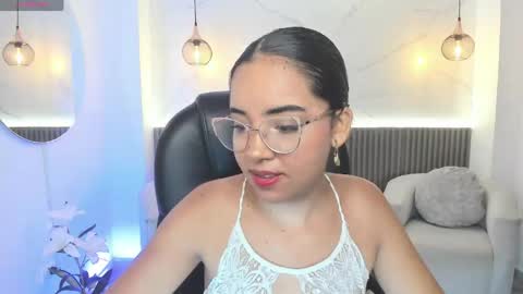 alana  online show from June 7, 7:06 pm