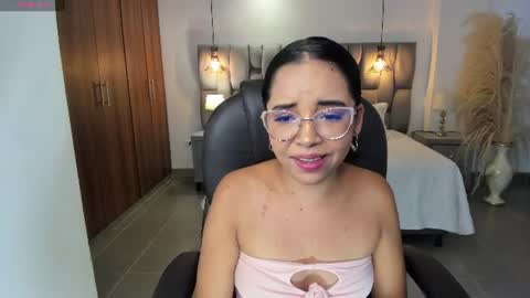 alana  online show from July 27, 6:59 pm