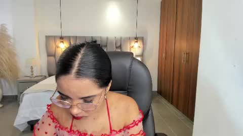 alana  online show from July 30, 6:51 pm