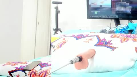 Alana online show from September 28, 7:30 pm