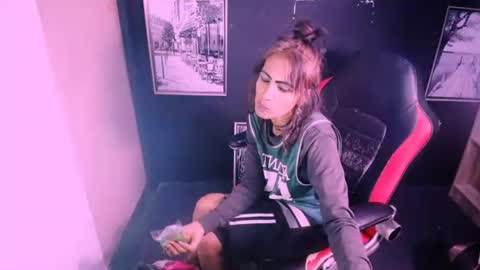 Snapshot of alanadelray chatting on December 2, 6:52 am alanadelray online show from December 2, 6:52 am