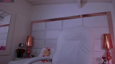 alanah_connors online show from September 28, 12:21 pm