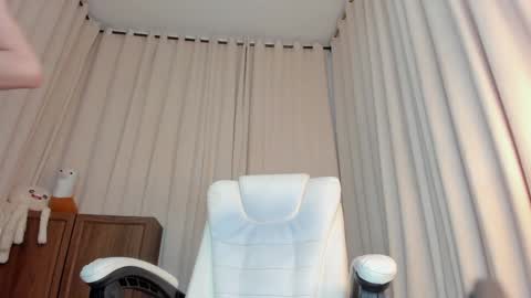 Snapshot of alanakimura_ chatting on December 28, 1:17 pm Alana silvana online show from December 28, 1:17 pm