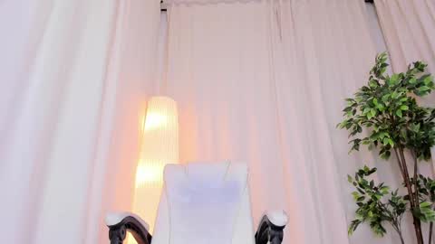 Snapshot of alanakimura_ chatting on February 18, 3:43 pm Alana silvana online show from February 18, 3:43 pm