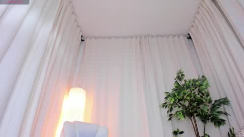 Snapshot of alanakimura_ chatting on March 7, 12:45 pm Alana silvana online show from March 7, 12:45 pm