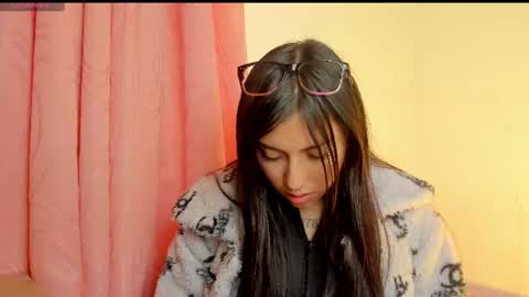 ALANA Please follow me  online show from June 12, 4:11 am