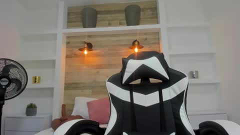 Snapshot of alanapark07 chatting on September 18, 12:07 pm A L A N A online show from September 18, 12:07 pm