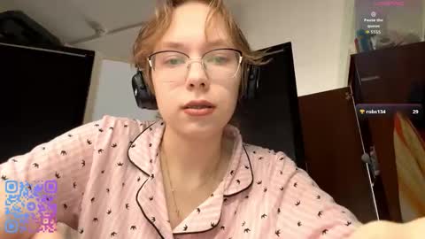 Stella online show from October 26, 8:09 am