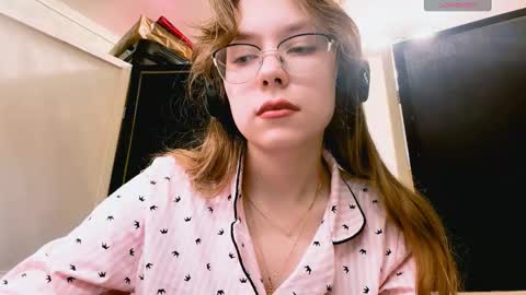 Stella online show from November 24, 1:00 pm