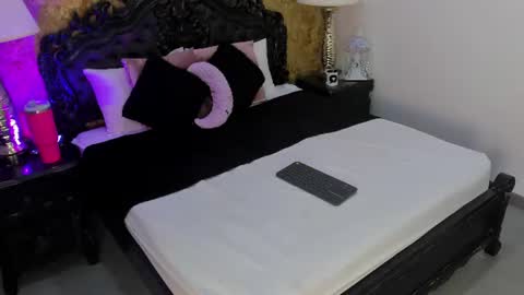 alanna_blaze online show from August 6, 8:00 pm