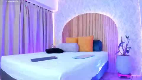 Snapshot of alanna_hank chatting on February 19, 1:51 am Alanna online show from February 19, 1:51 am